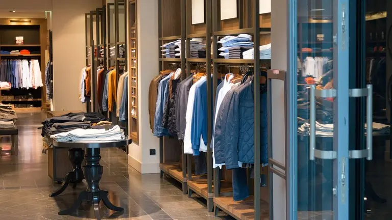 Tienda de ropa.  ARCHIVO