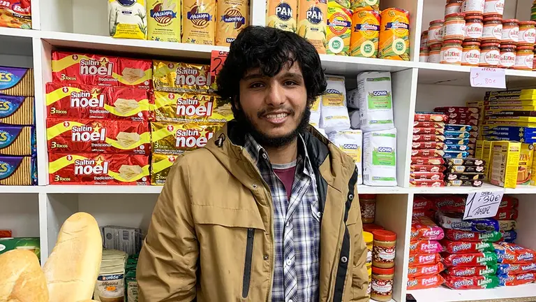 Aiman en la fruter&iacute;a La Milagrosa de Pamplona. Navarra.com