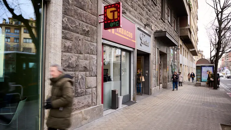 Nuevo estanco N&ordm;55 en la Avenida Baja Navarra 16, junto a la Plaza Merindades. PABLO LASAOSA
