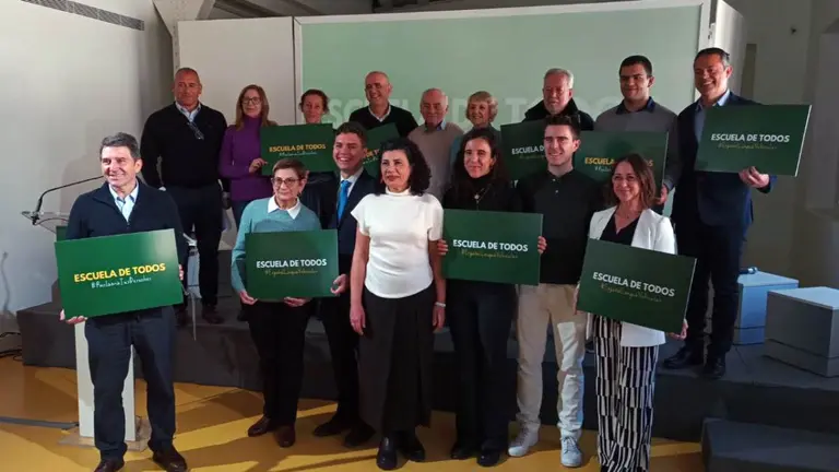 Representantes de la distintas asociaciones que conforman Escuela de Todos. CEDIDA