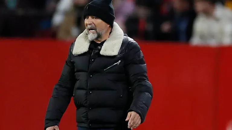 El entrenador del Sevilla FC, Jorge Sampaoli, durante el partido de la jornada 23 de LaLiga que Sevilla FC y Atl&eacute;tico Osasuna disputan hoy domingo en el estadio S&aacute;nchez-Pizju&aacute;n, en Sevilla. EFE/Jos&eacute; Manuel Vidal