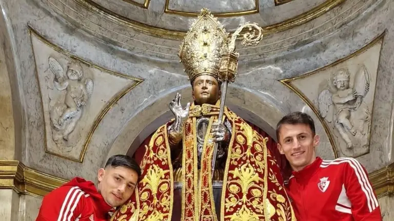 Chimy y Budimir cambian el capote rojo a San Ferm&iacute;n antes del partido de copa. CEDIDA
