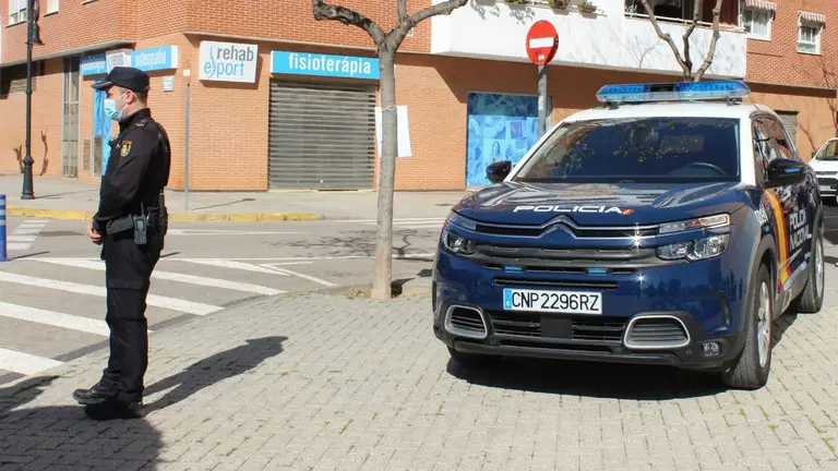 Un agente de la Polic&iacute;a Nacional en otra intervenci&oacute;n- POLIC&Iacute;A NACIONAL