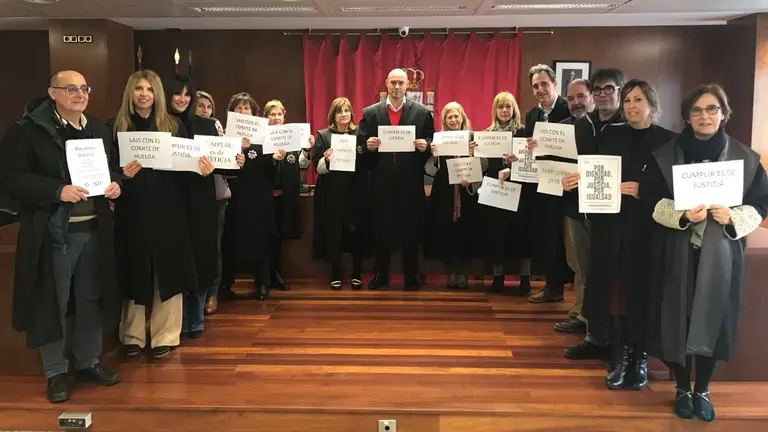 Los letrados navarros siguen en huelga y ya hay 1.000 vistas suspendidas en la Comunidad foral. CEDIDA