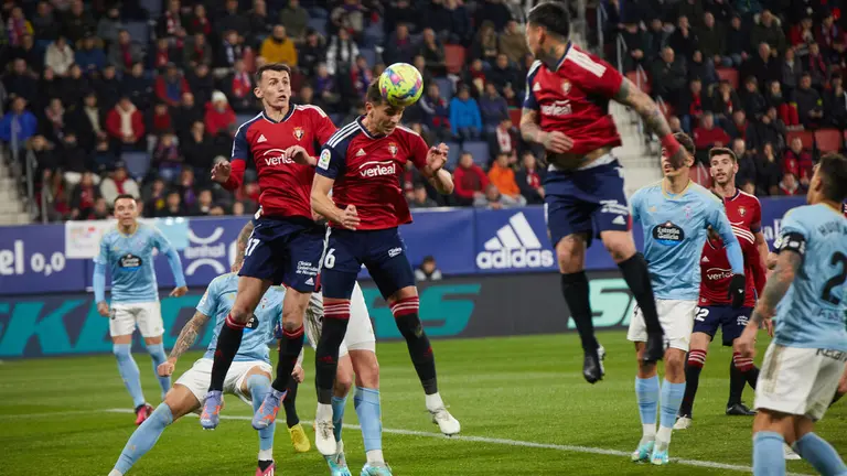 Ante Budimir (17. CA Osasuna), Lucas Torr&oacute; (6. CA Osasuna) y Chimy Avila (9. CA Osasuna) durante el partido de la Liga Santander entre CA Osasuna y RC Celta disputado en el estadio de El Sadar en Pamplona. I&Ntilde;IGO ALZUGARAY