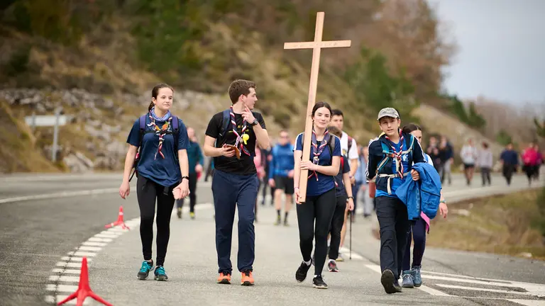 Miles de personas peregrinan a Javier durante la segunda Javierada de 2023. PABLO LASAOSA