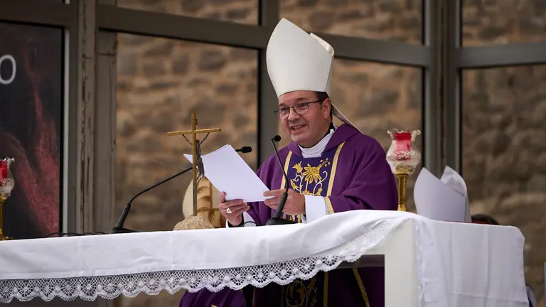 Miles de personas asisten a la misa celebrada en la segunda Javierada de 2023. PABLO LASAOSA