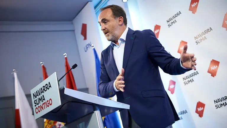 El lider de Navarra Suma, Javier Esparza, ofrece una rueda de prensa para hacer valoraci&oacute;n del primer a&ntilde;o de gobierno de Mar&iacute;a Chivite. PABLO LASAOSA