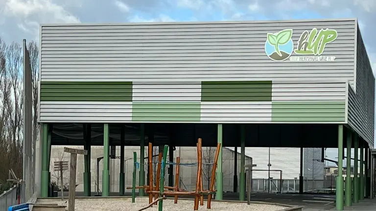 La cubierta permitir&aacute; utilizar las pistas deportivas todo el a&ntilde;o. CEDIDA