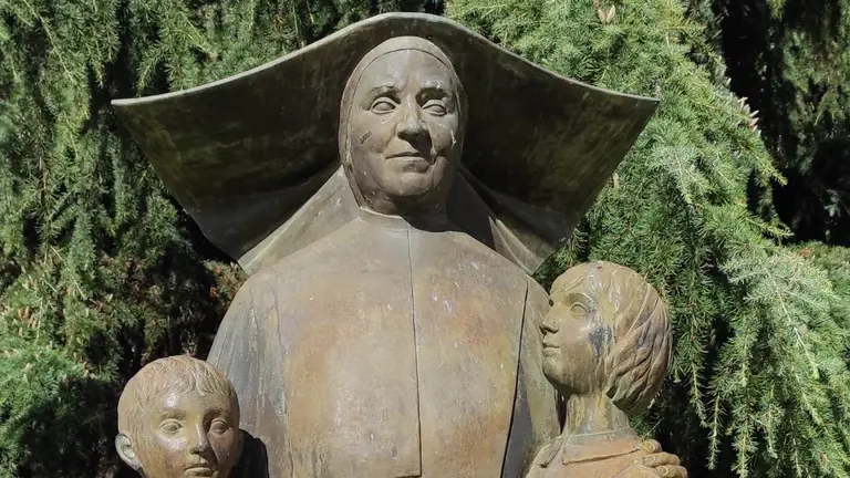 Monumento a Sor Ignacia Idoate en el centro de Zamora. Foto: JIALXV