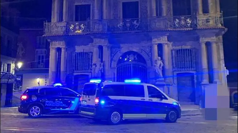 La Polic&iacute;a Municipal de Pamplona y la Polic&iacute;an Nacional han intervenido en cinco peleas en la capital navarra durante la noche del jueves a este viernes. POLIC&Iacute;A MUNICIPAL DE PAMPLONA