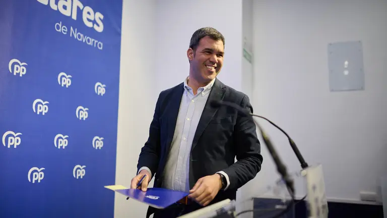 El presidente del PP de Navarra, Javier Garc&iacute;a, ofrece una rueda de prensa para valorar la legislatura. PABLO LASAOSA