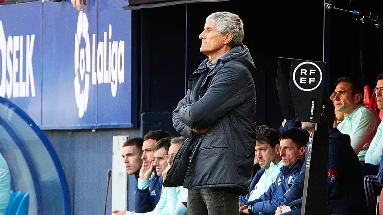 Quique Seti&eacute;n (entrenador Villarreal CF) durante el partido de la Liga Santander entre CA Osasuna y Villarreal CF disputado en el estadio de El Sadar en Pamplona. I&Ntilde;IGO ALZUGARAY