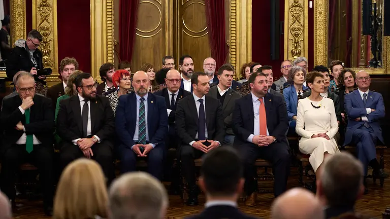 Acto institucional con motivo del traspaso de las competencias de Tr&aacute;fico y Seguridad Vial a la Comunidad foral de Navarra con su presidenta, Mar&iacute;a Chivite, el secretario de Estado de Pol&iacute;tica Territorial, Alfredo Gonz&aacute;lez, y el especialista en Derecho de Navarra, Miguel Izu. PABLO LASAOSA