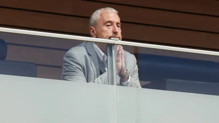 Carlos Artundo, director general de Salud, en el pleno del Parlamento de Navarra. I&Ntilde;IGO ALZUGARAY