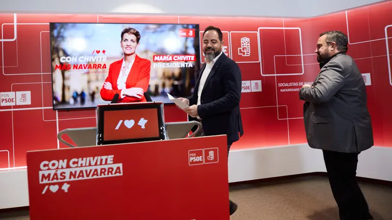 El secretario de Organizaci&oacute;n del PSN, Ram&oacute;n Alz&oacute;rriz, interviene en rueda de prensa junto al responsable de Estudios y Programas del Comit&eacute; Electoral, Javier Rem&iacute;rez, para dar a conocer las bases del programa electoral 2023-2027 y analizar el nuevo tiempo electoral. I&Ntilde;IGO ALZUGARAY