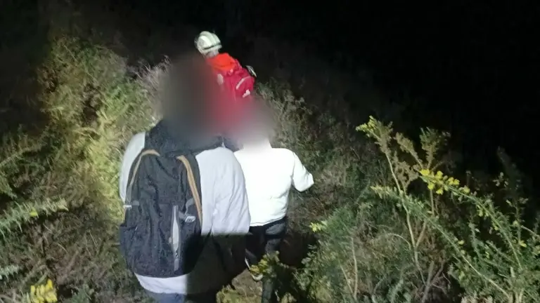 Imagen del descenso, una vez localizadas las monta&ntilde;eras perdidas en Pe&ntilde;as de Aya. BOMBEROS DE NAVARRA