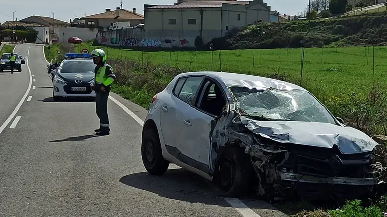 Accidente de tr&aacute;fico en el t&eacute;rmino de Artajona en el que un hombre de 63 a&ntilde;os ha resultado herido con pron&oacute;stico reservado.