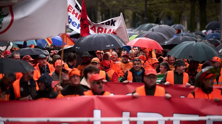 Manifestaci&oacute;n convocada por la Federaci&oacute;n Navarra de Caza bajo el lema 'La caza es libertad'. PABLO LASAOSA