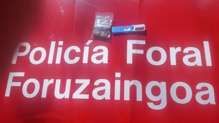 Imagen de las incautaciones al conductor. POLIC&Iacute;A FORAL