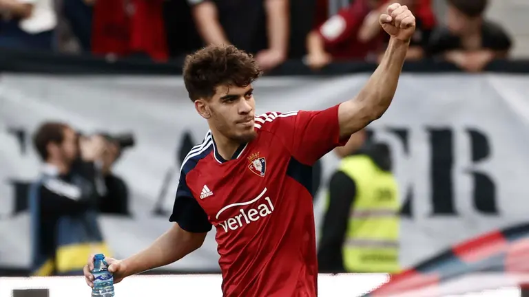 Osasuna's Ez Abde celebrates after scoring the 2-1 lead during the Spanish LaLiga Santander Primera Division match between Osasuna and Elche at El Sadar stadium in Pamplona, city, Navarre region, northern Spain, 08 April 2023. EFE/ Jesus Diges
