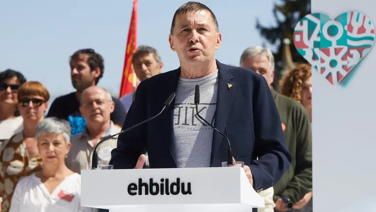 Aberri Eguna de EH Bildu en Pamplona con el coordinador general de EH Bildu, Arnaldo Otegi; la candidata a la Presidencia de Navarra, Laura Aznal; y el presidente del Sinn F&eacute;in, Declan Kearney. I&Ntilde;IGO ALZUGARAY