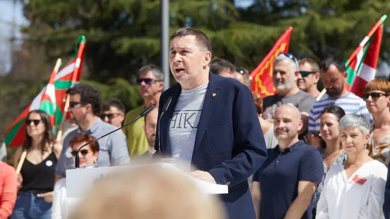 Aberri Eguna de EH Bildu en Pamplona con el coordinador general de EH Bildu, Arnaldo Otegi; la candidata a la Presidencia de Navarra, Laura Aznal; y el presidente del Sinn F&eacute;in, Declan Kearney. I&Ntilde;IGO ALZUGARAY
