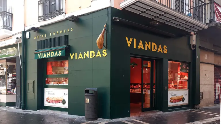 Viandas, tienda especializada en productos gourmet salmantinos, ha cambiado su imagen en Pamplona. IRANZU LARRASOA&Ntilde;A