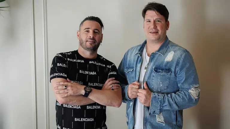 Los cantantes de Andy & Lucas, durante una entrevista, en el Restaurante De Mar&iacute;a, a 19 de abril de 2023, en Madrid (Espa&ntilde;a). El d&uacute;o gaditano acaba de presentar su nuevo disco recopilatorio &lsquo;20 a&ntilde;os en 20 canciones&rsquo;. ALEJANDRO MART&Iacute;NEZ / EUROPA PRESS