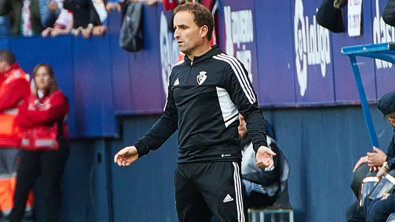 Jagoba Arrasate (entrenador CA Osasuna) durante el partido de la Liga Santander entre CA Osasuna y Real Betis disputado en el estadio de El Sadar en Pamplona. I&Ntilde;IGO ALZUGARAY