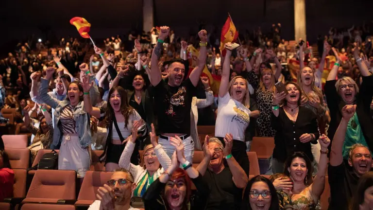 Varias personas se re&uacute;nen para apoyar la participaci&oacute;n de Chanel Terrero durante el desarrollo del Festival de Eurovisi&oacute;n 2022, en Olesa de Montserrat, Barcelona, Catalunya, 14 de mayo de 2022. Olesa de Montserrat, el municipio donde la cantante pas&oacute; su infancia hasta los 16 a&ntilde;os, celebra el &eacute;xito de la artista con un evento de 1.400 personas. El acto ha sido organizado por el propio Ayuntamiento de la localidad. ENRIQUE RINC&Oacute;N / EUROPA PRESS / ARCHIVO