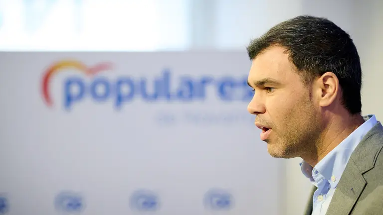 El presidente del PP de Navarra, Javier Garc&iacute;a, y la n&uacute;mero tres al Parlamento de Navarra, Maribel Garc&iacute;a Malo, ofrecen una rueda de prensa para tratar diferentes temas de la actualidad navarra. PABLO LASAOSA