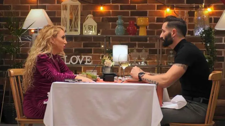 &Oacute;scar y Mar&iacute;a del Valle durante su cita en el programa de televisi&oacute;n. FIRST DATES  @firstdates_tv
