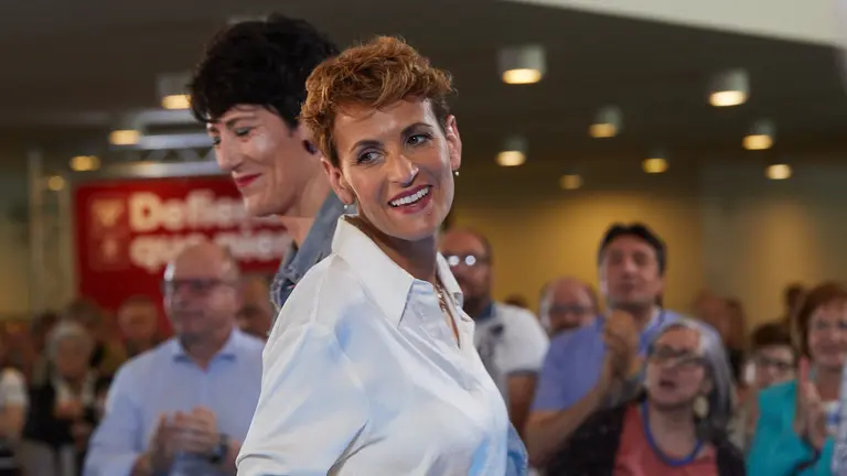 El secretario general del PSOE y presidente del Gobierno, Pedro S&aacute;nchez, interviene junto con la secretaria general del PSN-PSOE y candidata a la reelecci&oacute;n de Navarra, Mar&iacute;a Chivite, en el acto de presentaci&oacute;n de la candidata a la alcald&iacute;a de Pamplona, Elma Saiz, en Baluarte. I&Ntilde;IGO ALZUGARAY