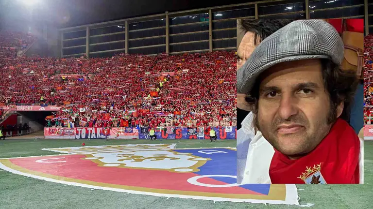 Morante de la Puebla en la grada de La Cartuja, sobre una foto de la grada rojilla durante la final de la Copa del Rey.