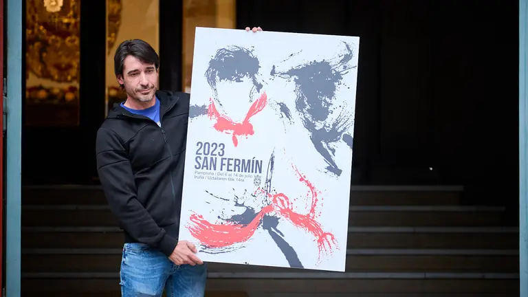 Presentaci&oacute;n del cartel ganador para anunciar las fiestas de San Ferm&iacute;n 2023. PABLO LASAOSA