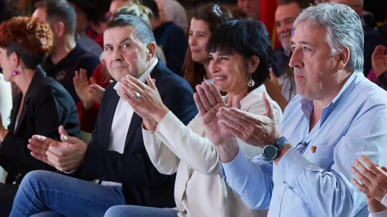 Acto de inicio de la campa&ntilde;a electoral de EH Bildu con el coordinador de EH Bildu, Arnaldo Otegi; la candidata a la Presidencia de Navarra, Laura Aznal; y el candidato a la Alcald&iacute;a de Pamplona, Joseba Asiron. I&Ntilde;IGO ALZUGARAY