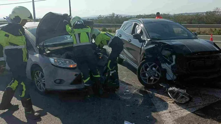 Bomberos del parque de Tudela atienden el siniestro en Cascante. BOMBEROS DE NAVARRA