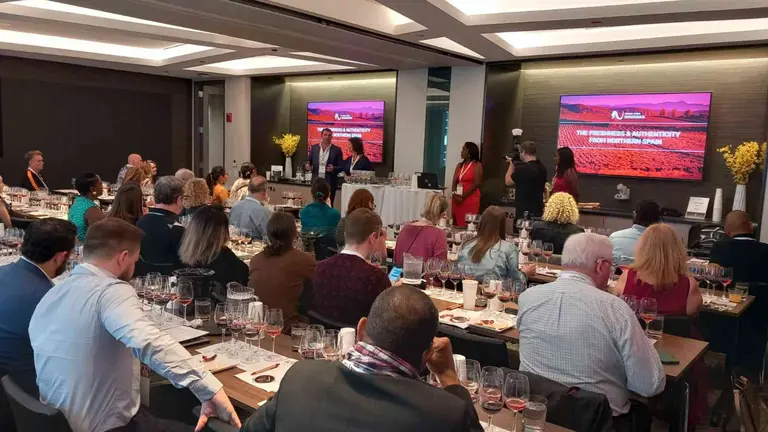 Participantes en la cata de vinos navarros en Chicago. D.O. NAVARRA