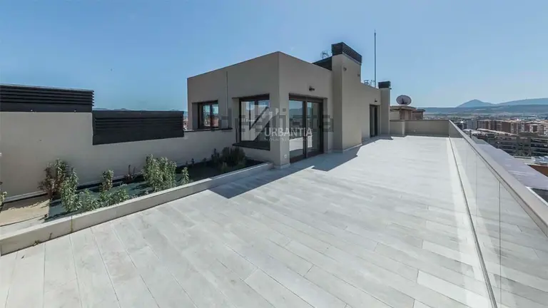 El &aacute;tico m&aacute;s exclusivo de Pamplona est&aacute; en la plaza Libertad y tiene cuatro terrazas. IDEALISTA / URBANTIA