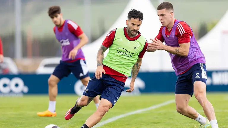 Rubén García junto a Diego Moreno en un entrenamiento en Tajonar. CA Osasuna.