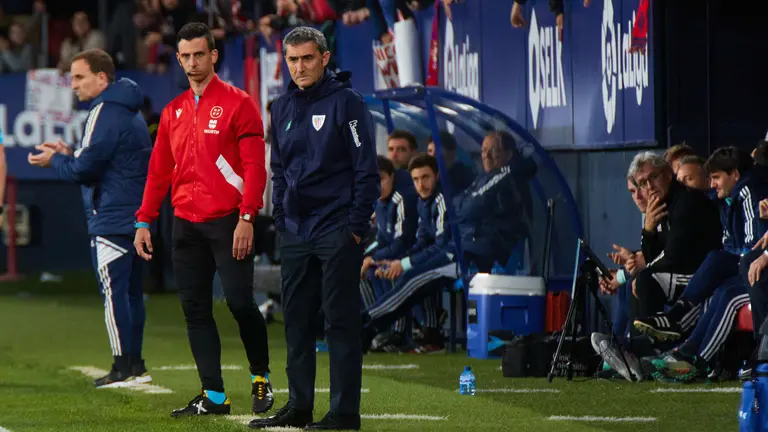 Ernesto Valverde (entrenador Athletic Club) durante el partido de la Liga Santander entre CA Osasuna y Athletic Club disputado en el estadio de El Sadar en Pamplona. I&Ntilde;IGO ALZUGARAY