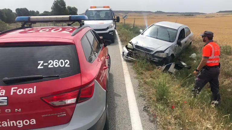 Fotograf&iacute;a del lugar del accidente en el que han resultado heridos tres ni&ntilde;os. POLIC&Iacute;A FORAL