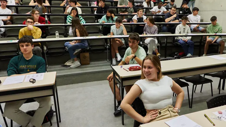 Inicio de la Evaluación para el Acceso a la Universidad (EvAU) 2023, antigua selectividad, en la 
La Universidad Pública de Navarra (UPNA) en Pamplona. IÑIGO ALZUGARAY