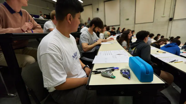 Inicio de la Evaluación para el Acceso a la Universidad (EvAU) 2023, antigua selectividad, en la 
La Universidad Pública de Navarra (UPNA) en Pamplona. IÑIGO ALZUGARAY