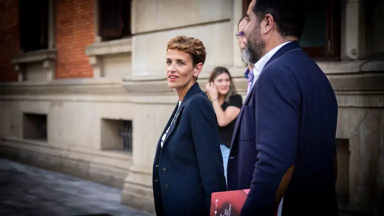 La secretaria general del PSN y candidata a la Presidencia del Gobierno de Navarra, Mar&iacute;a Chivite, se re&uacute;ne con la candidata de Geroa Bai, Uxue Barkos. JASMINA AHMETSPAHIC