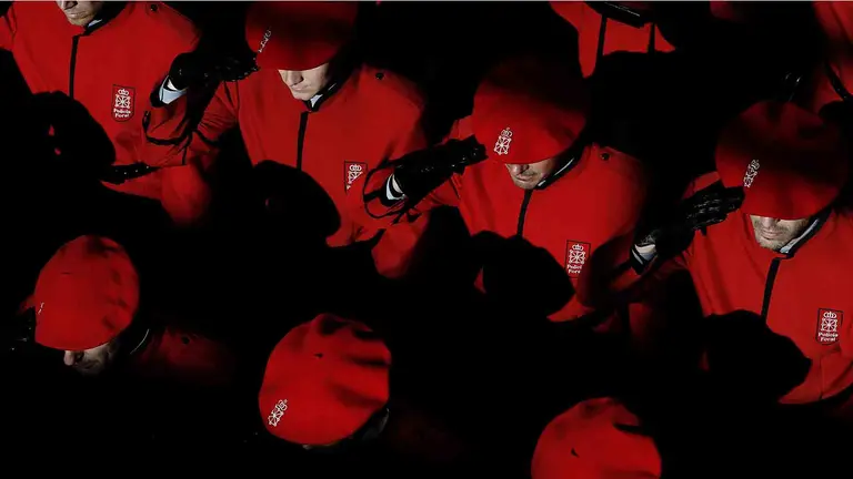 Varios agentes de la Polic&iacute;a Foral de Navarra durante el un acto institucional. EFE/Villar L&oacute;pez