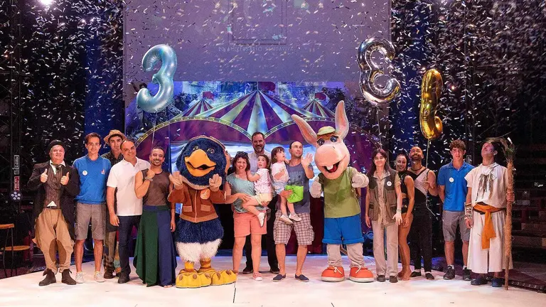 Sendaviva ha recibido al visitante  'tres millones' y le ha homenajeado. SENDAVIVA