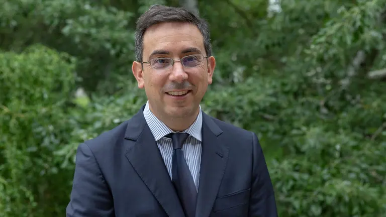 Antonio Moreno - UNIVERSIDAD DE NAVARRA - MANUEL CASTELLS