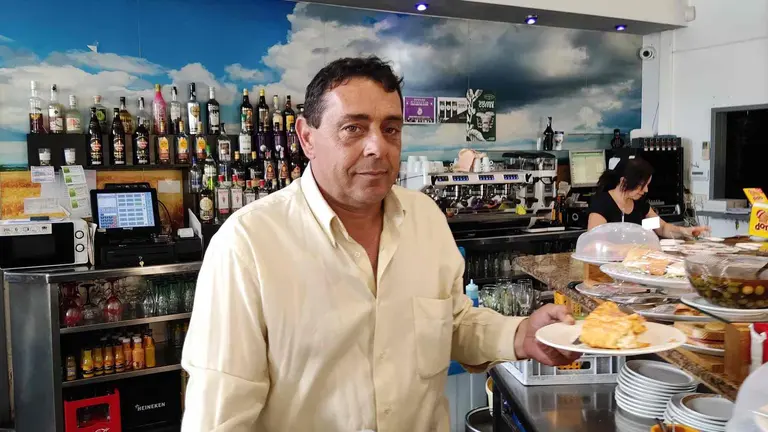 Marcos Garro, socio del bar restaurante La Espiga, en el Pol&iacute;gono Comarca 2 de Pamplona.